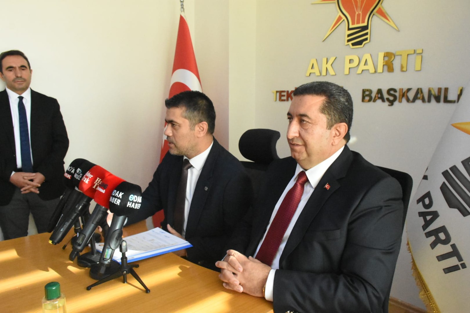 AK Partide Büyükşehir Aday Adaylığını İlk Açıklayan İsim Yenigün Oldu Namık Kemal Üniversitesi (NKÜ) Eski Genel Sekreteri Dr. Tekin Yenigün,