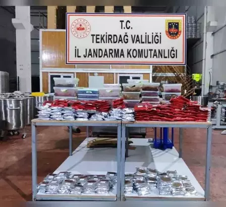 Tekirdağ'ın Çerkezköy ilçesinde kargo üzerinden kaçak tütün satışı yaptığı belirlenen