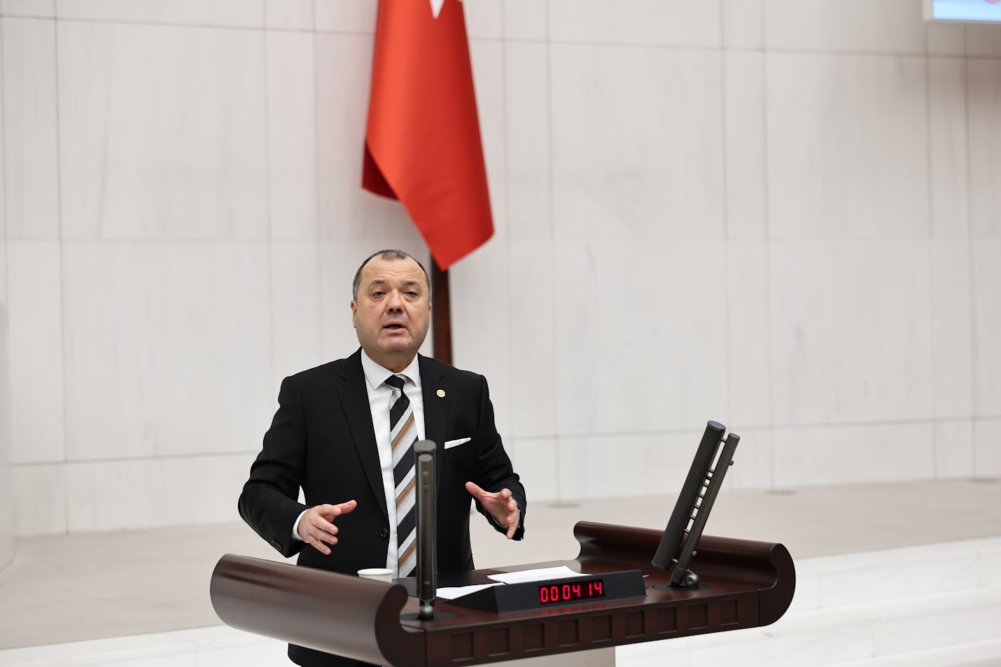 Aygun’dan Uzman Erbaşlar İçin Yasa Teklifi CHP Tekirdağ Milletvekili Dr. İlhami Özcan Aygun, sözleşmeli uzman erbaşların