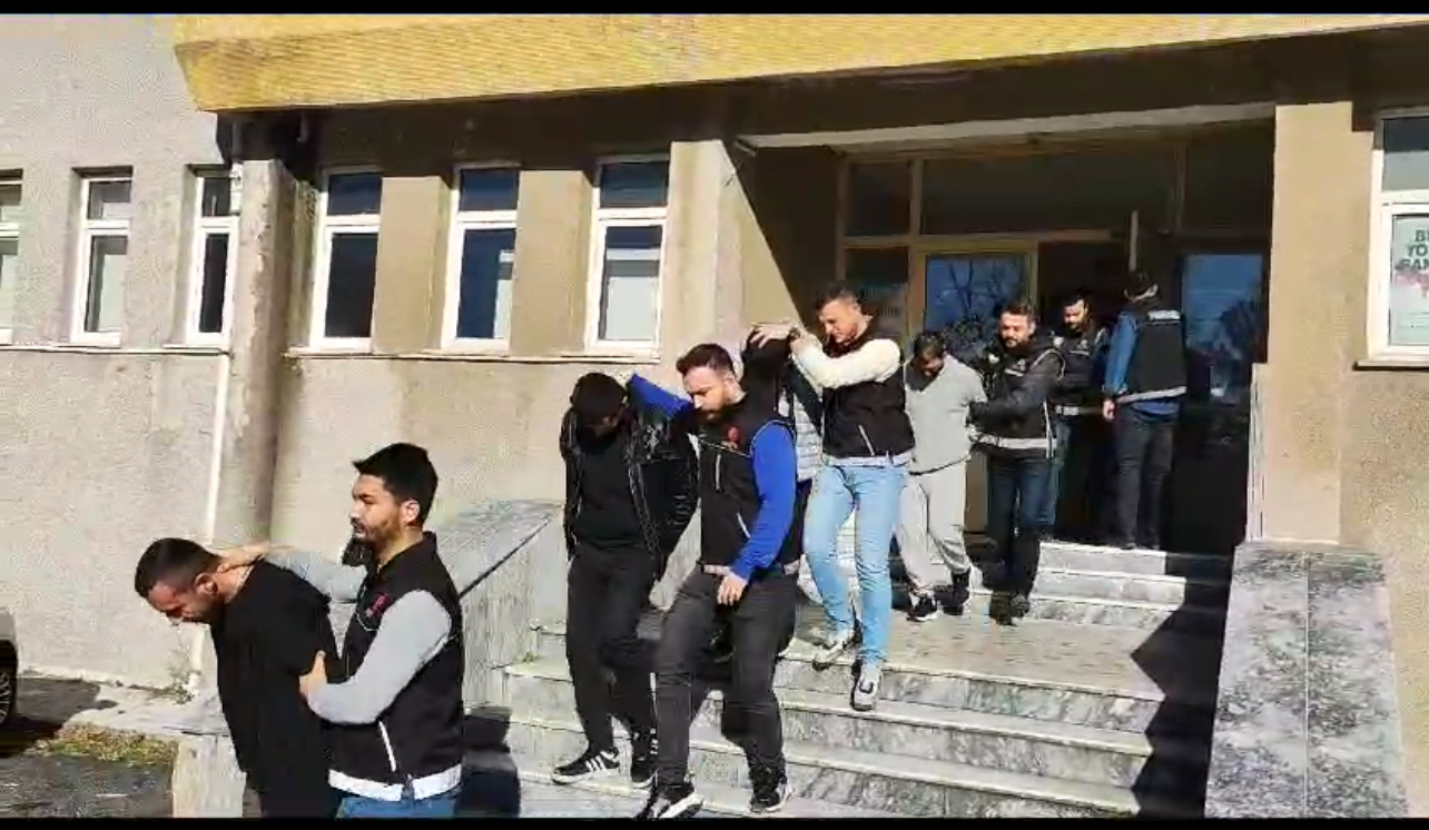 X İtiraf Adlı Sosyal Medya Hesabını Yöneten Dahil 12 Gözaltı Çorlu’da sosyal medya hesabı üzerinden  uyuşturucu satıldığı ve silah ticareti