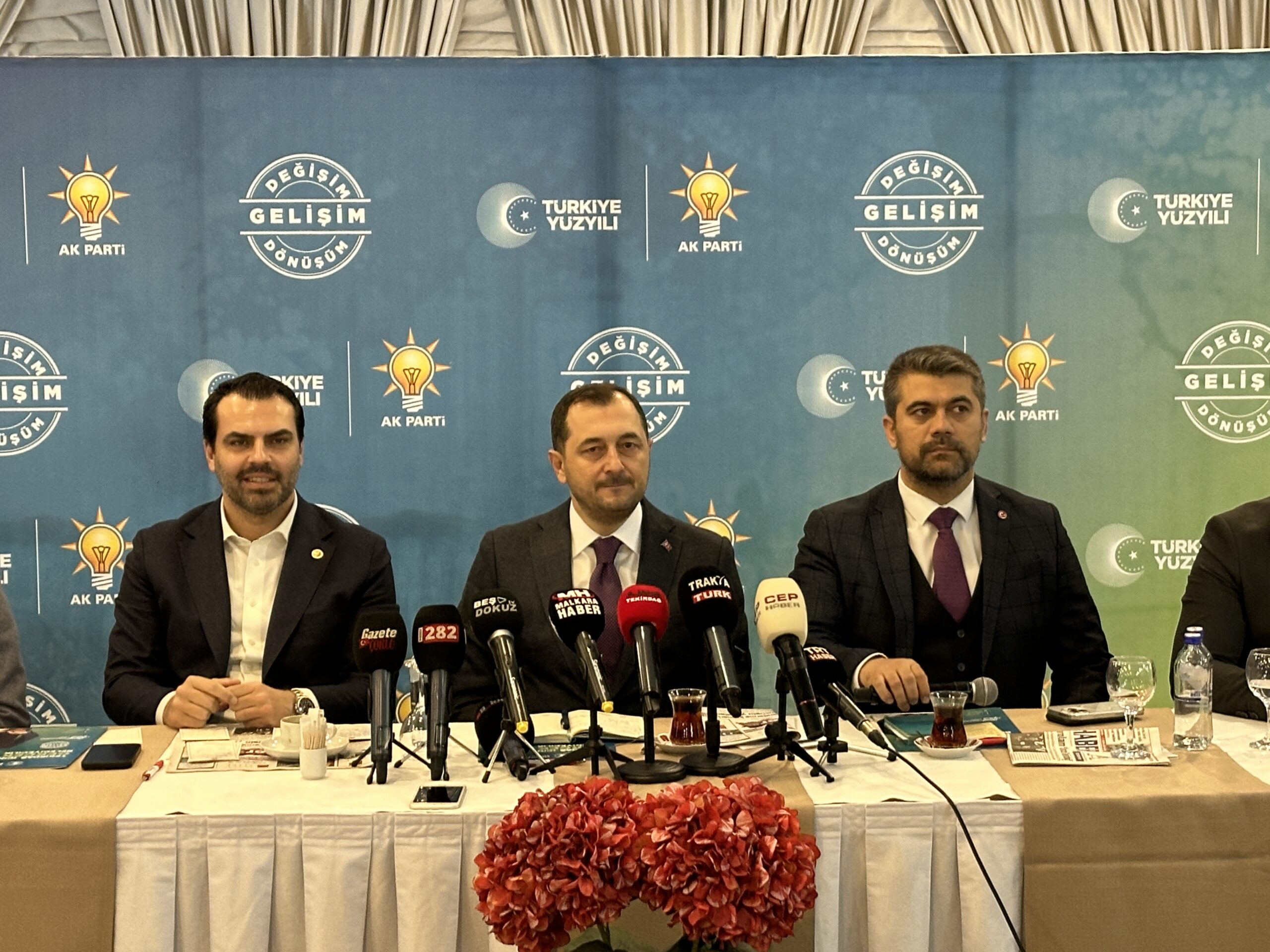 AK Parti Tekirdağ Büyükşehir Belediye Başkan Adayı Cüneyt Yüksel, kentteki bir