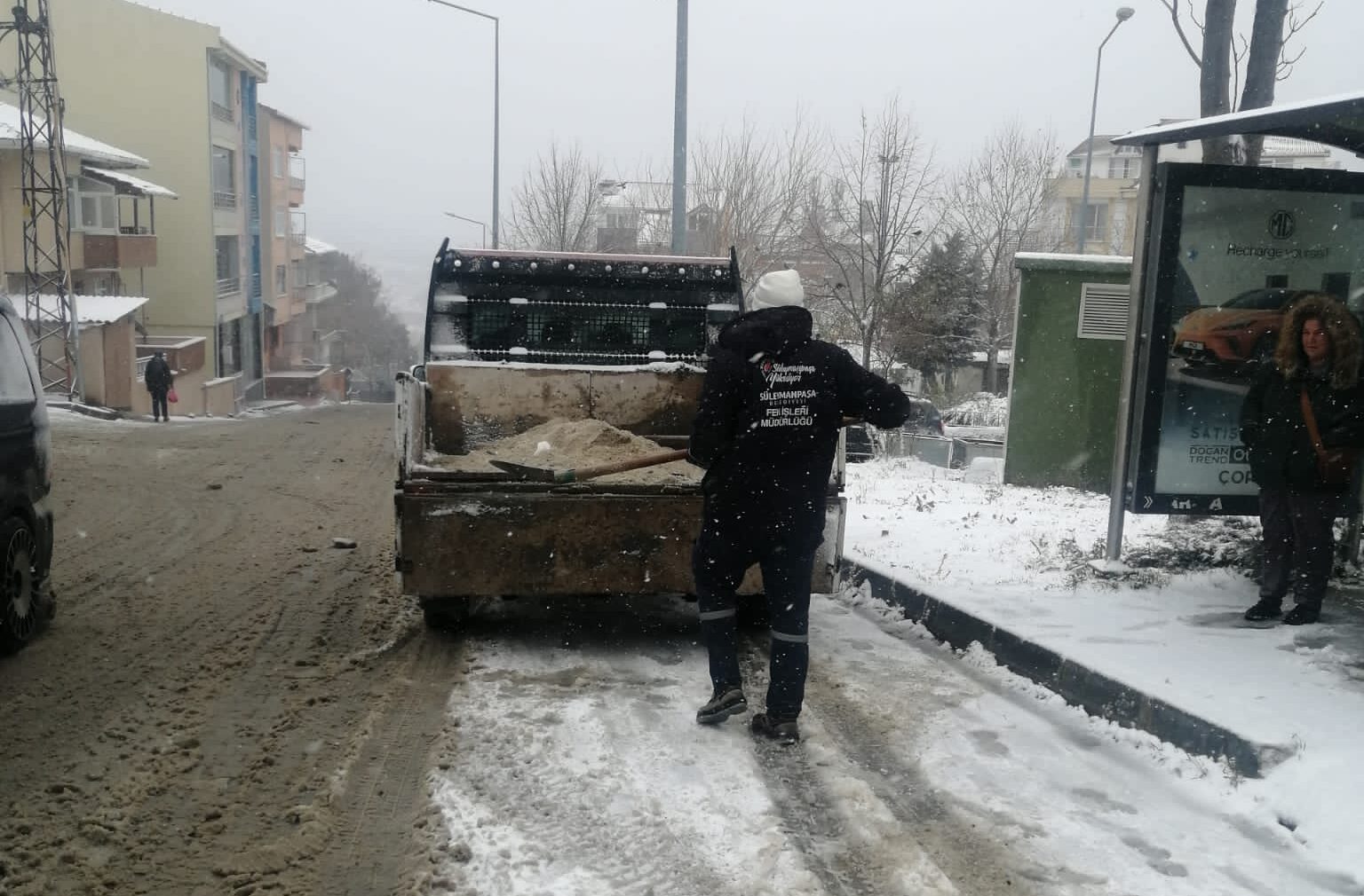 Süleymanpaşa Belediyesi, şehirde hayatı olumsuz etkileyen yoğun kar yağışı dolayısıyla
