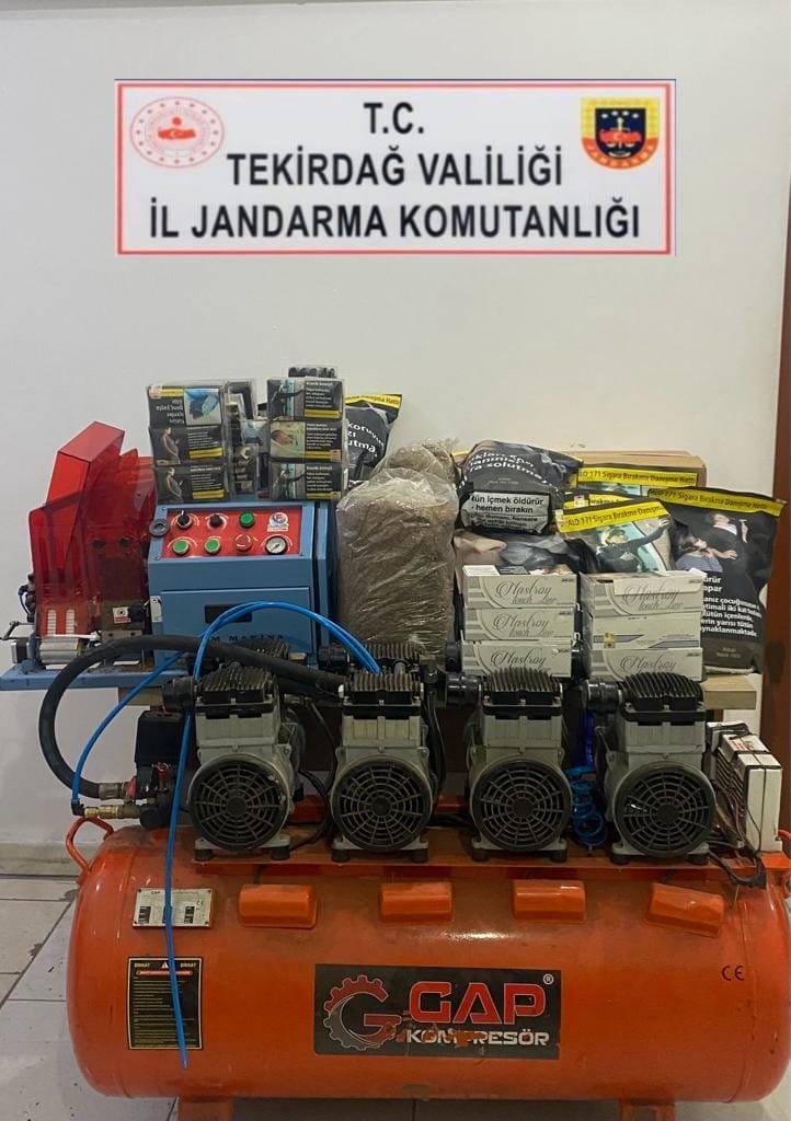 Tekirdağ'ın Saray ilçesinde jandarmanın bir evde yaptığı arama kaçak tütün