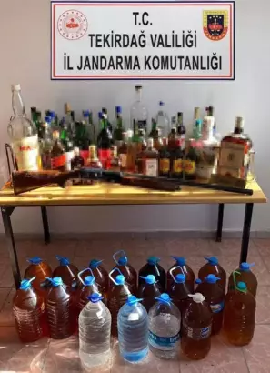 Tekirdağ'ın Şarköy ilçesinde jandarmanın iki evde yaptığı aramada 180 litre