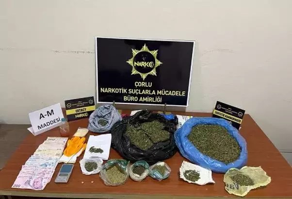 Tekirdağ'da polisin düzenlediği operasyonda uyuşturucu maddeler ele geçirildi, gözaltına alınan