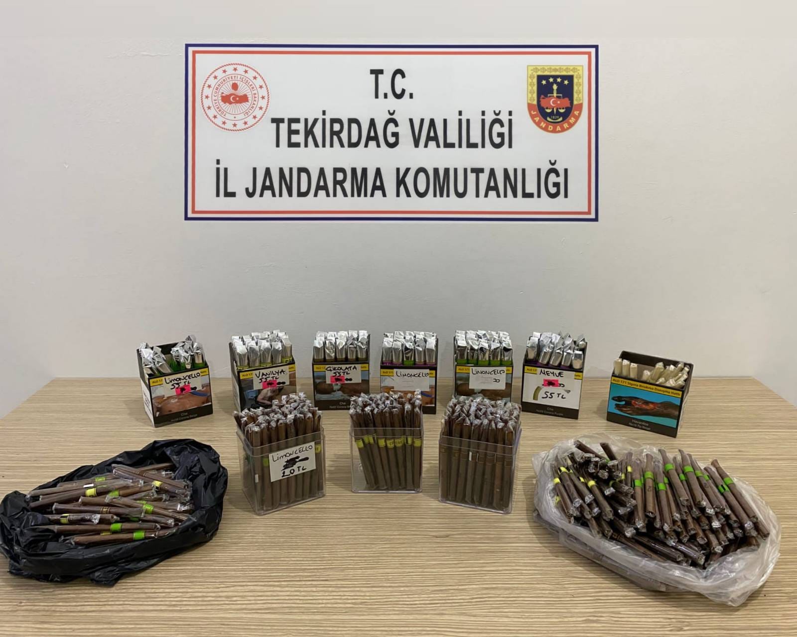 Tekirdağ’da Jandarma ekipleri gerçekleştirdikleri çalışmalarda bandrolsüz sigara bulunduran işletmeye 16