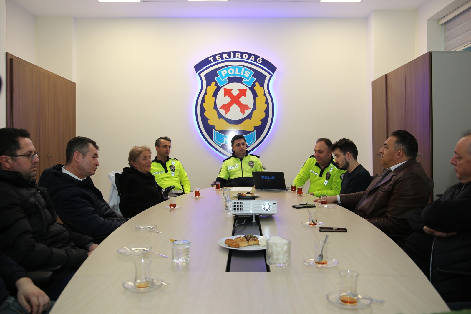 Tekirdağ İl Emniyet Müdürlüğü Trafik Şube müdürlüğü ekipleri tarafından yolculara