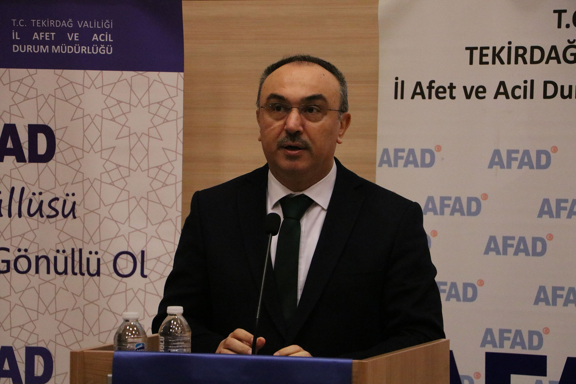 Tekirdağ Valisi Recep Soytürk, Asrın Felaketi depremlerini anma törenlerinde Tekirdağlılara