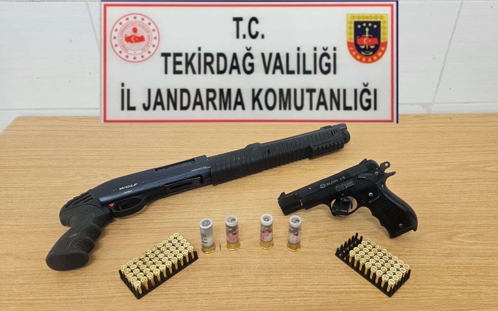 Tekirdağ İl Jandarma ekipleri tarafından yapılan uygulamalarda silah,bıçak ve mermi