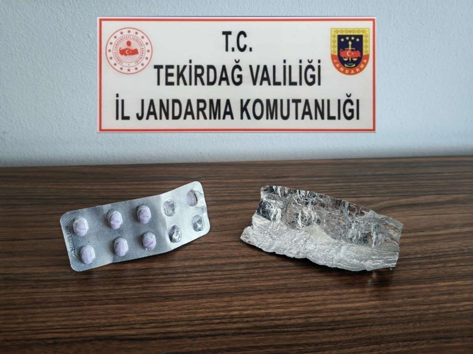 Tekirdağ İl Jandarma Komutanlığı ekipleri tarafından yapılan çalışmalarda silah ve