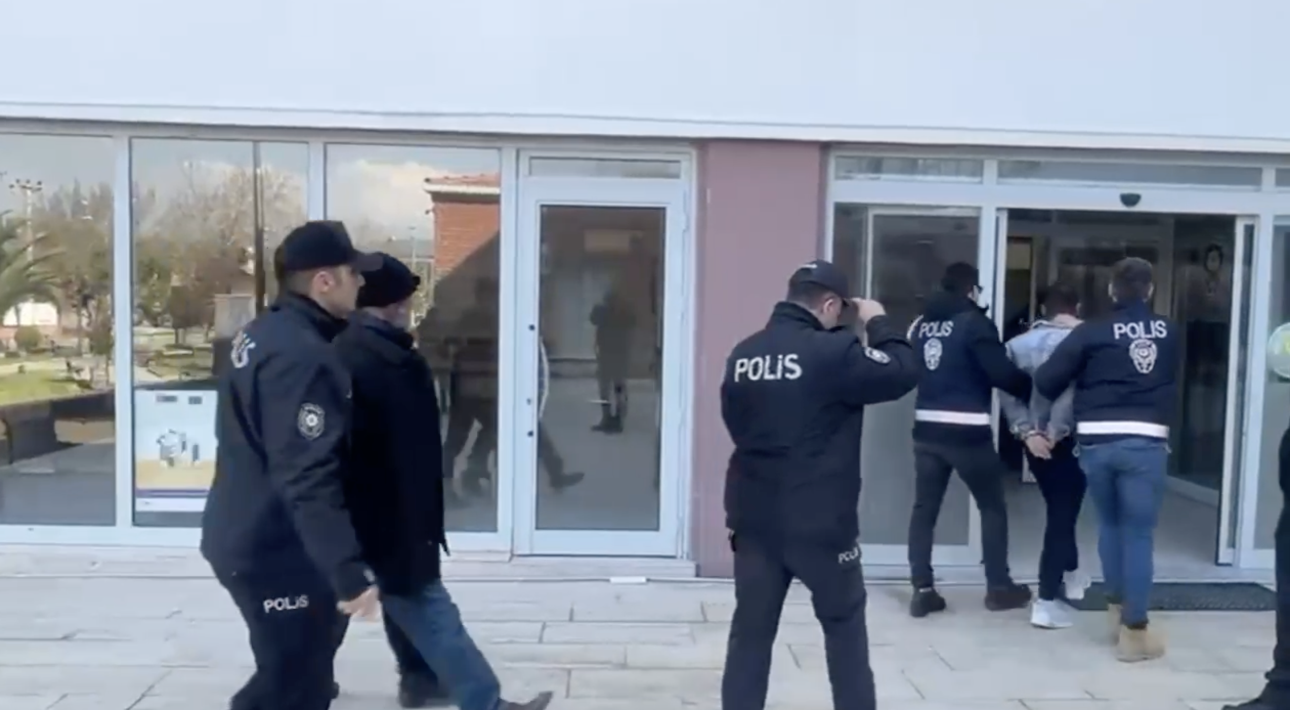 Tekirdağ’ın Şarköy ilçesinde düzenlenen uyuşturucu operasyonunda 7 şüpheli yakalandı.