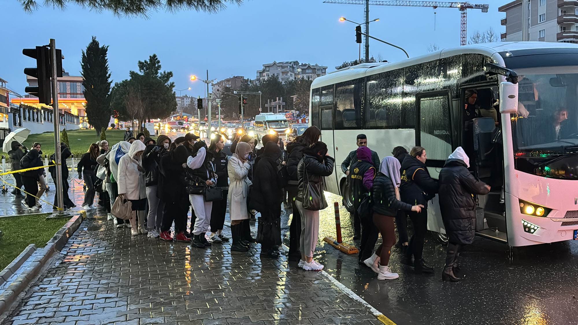 Tekirdağ’ın Çorlu ilçesinde masaj salonlarına yönelik düzenlenen fuhuş operasyonunda 25’i
