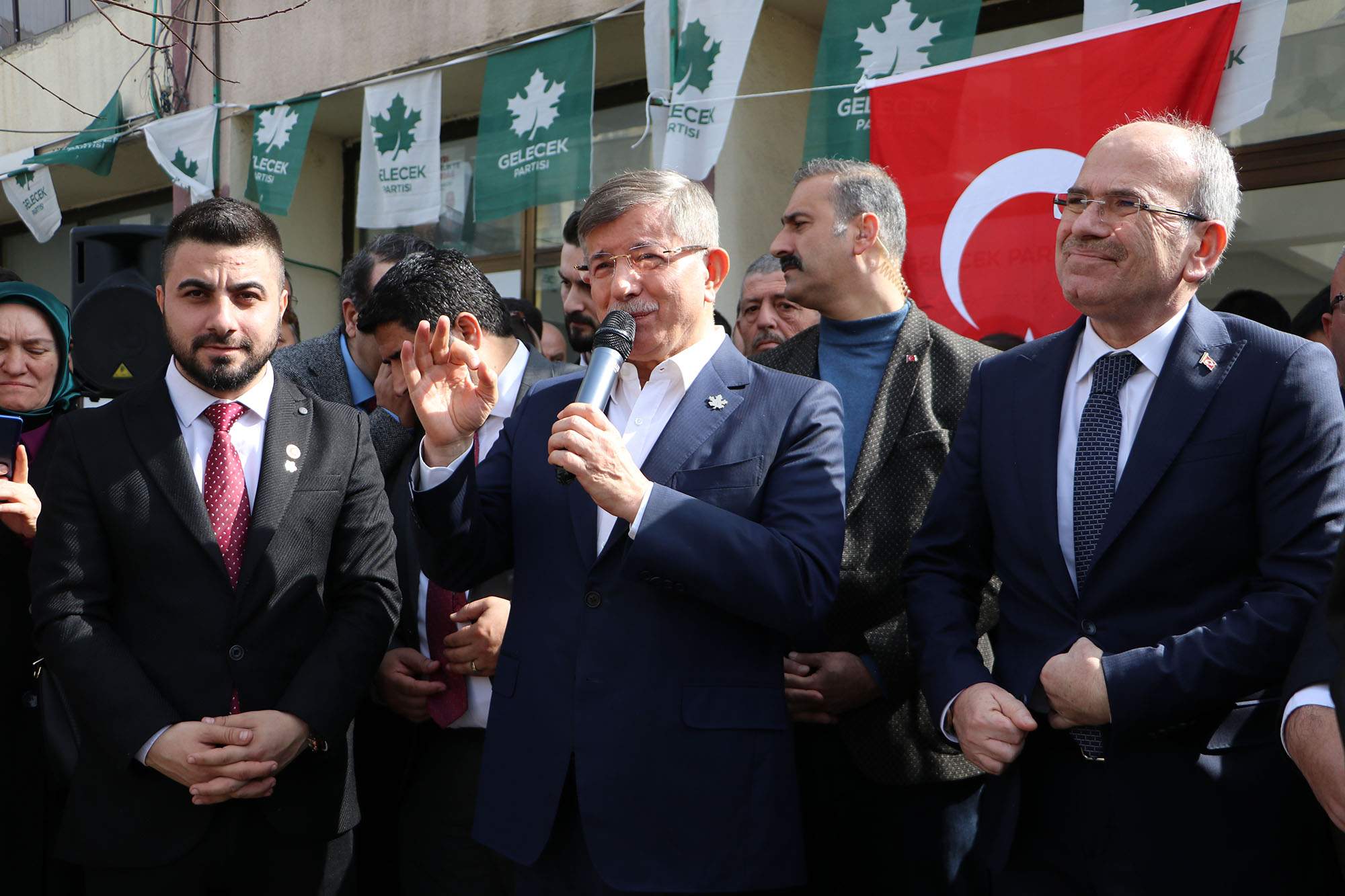 Gelecek Partisi Genel Başkanı Ahmet Davutoğlu, "Biz bu seçimlerde iktidarı