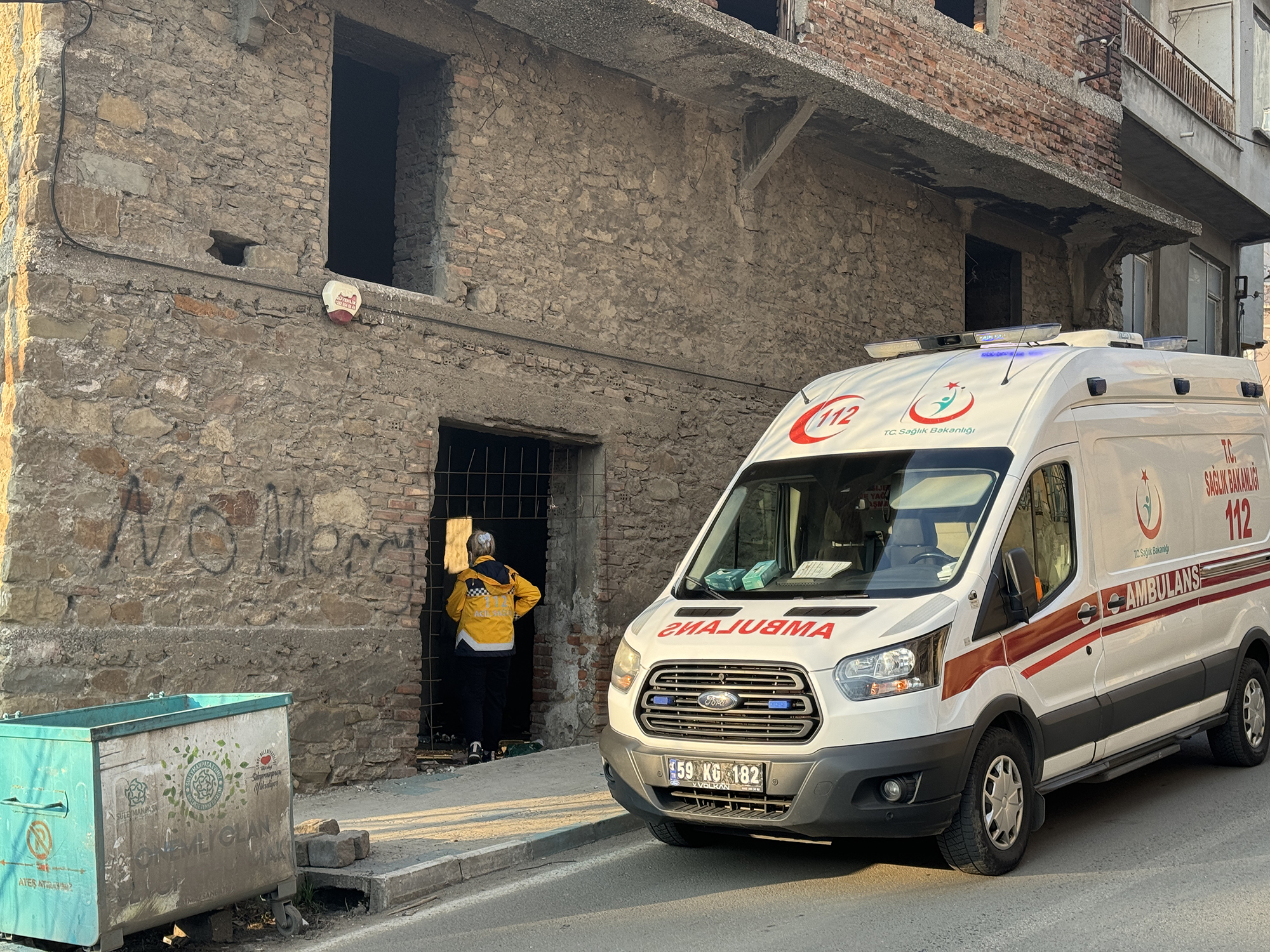 Tekirdağ’ın Süleymanpaşa ilçesinde metruk bir binada erkek cesedi bulundu