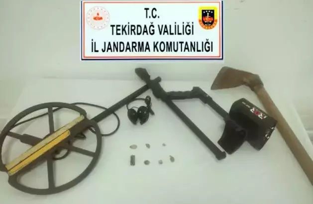 Tekirdağ'ın Malkara ilçesinde R.Ö.'nün(42) elinde taşıdığı çuval içinde tarihi eser