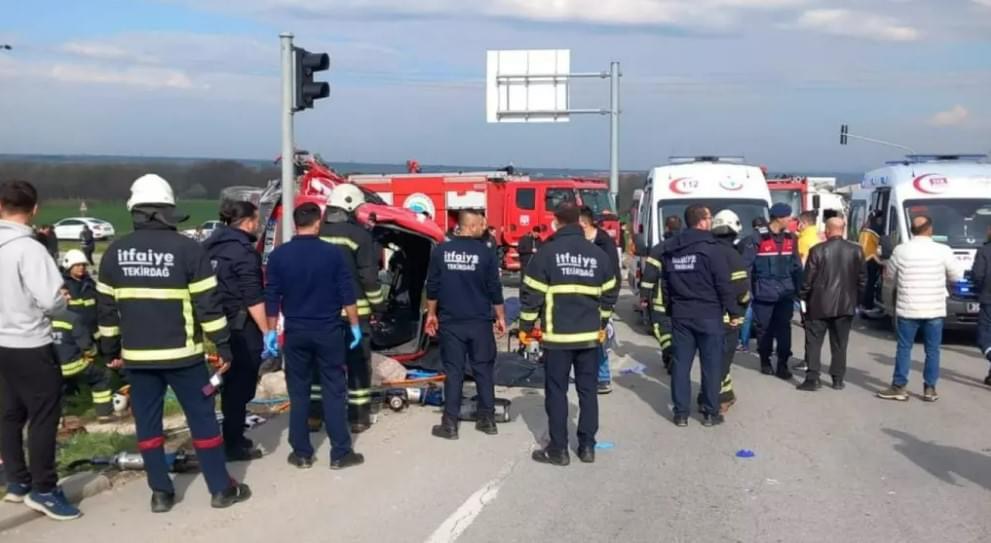 Katliam Gibi Kaza; 5 Ölü 10 Yaralı Tekirdağ’da' TIR ile minibüs çarpışması sonucu yaşanan kazada 5 kişi