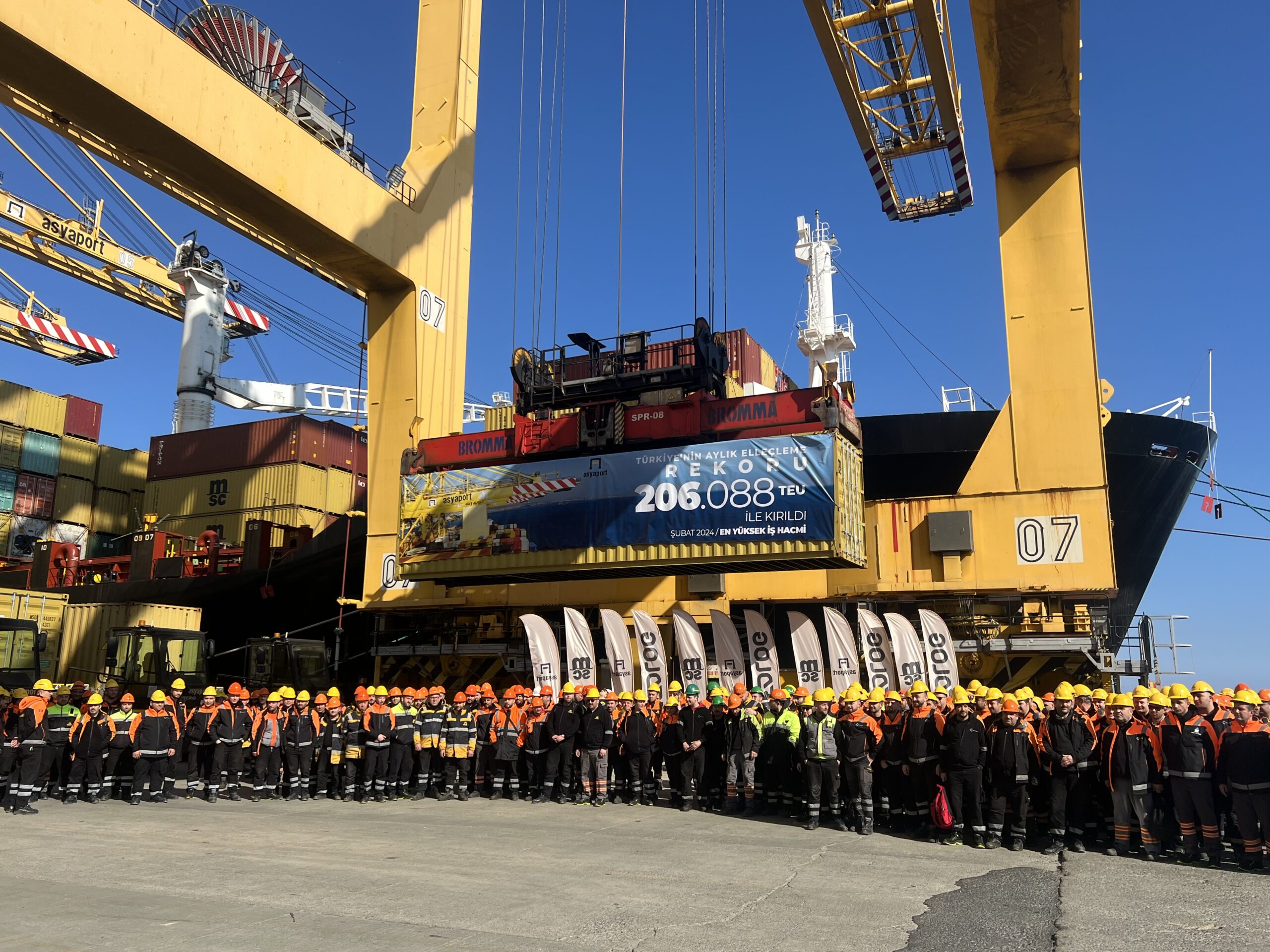 Türkiye’nin en büyük transit konteyner limanı olan Asyaport, Şubat ayında