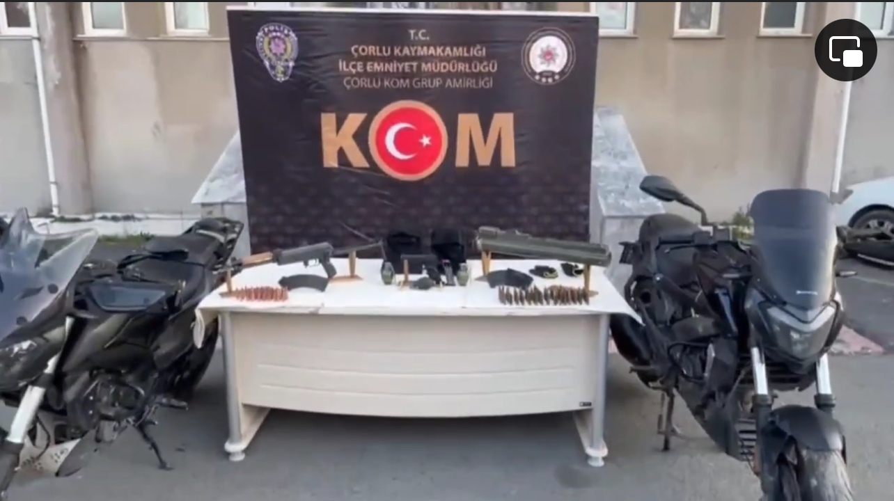 Bakan Yerlikaya; Tekirdağ’da Suikast Timi Çökertildi İçişleri Bakanı Ali Yerlikaya, Tekirdağ’ın Çorlu ilçesinde elebaşılığını Barış Boyun’un yaptığı gruba