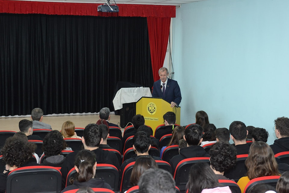 Süleymanpaşa Belediyesi, üniversiteye hazırlanan lise son sınıf öğrencilerine yönelik olarak