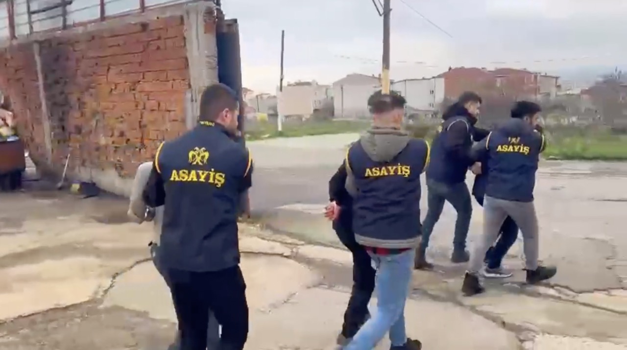 Tekirdağ’da, haklarında aranma kararı bulunan ve polis tarafından yakalanan 105
