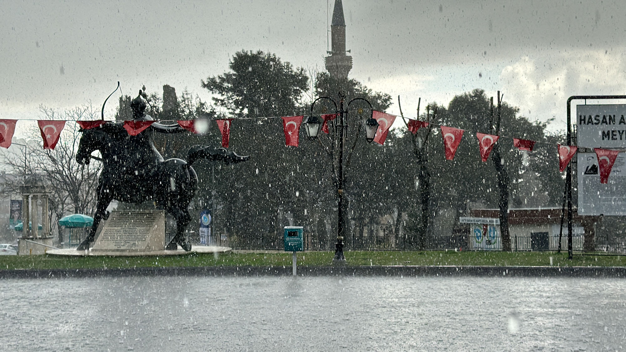 Meteoroloji genel müdürlüğü tarafından yapılan uyarının ardından Tekirdağ’ın Süleymanpaşa ilçesinde