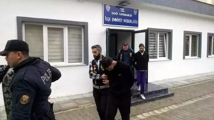 Tekirdağ'ın Şarköy ilçesinde polisin düzenlediği operasyonda uyuşturucu madde ile yakalanan