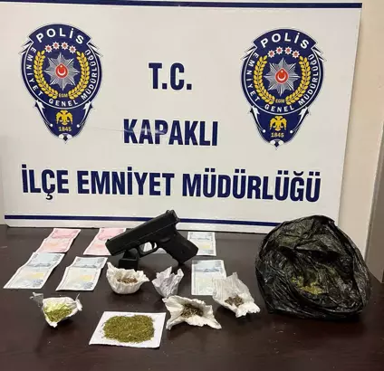 Tekirdağ'ın Kapaklı ilçesinde uyuşturucu satışı yaparken polis tarafından suçüstü yakalanan