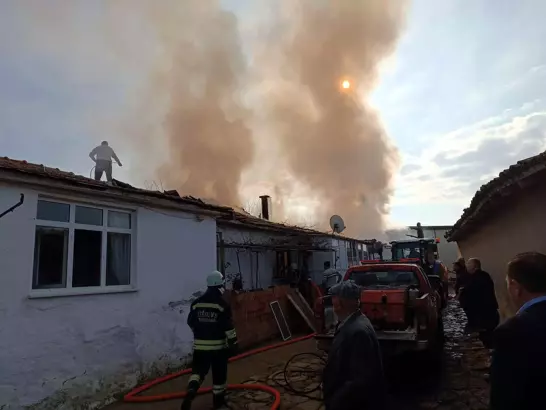 Tekirdağ'ın Malkara ilçesinde, elektrik kontağından çıktığı tahmin edilen yangında tek