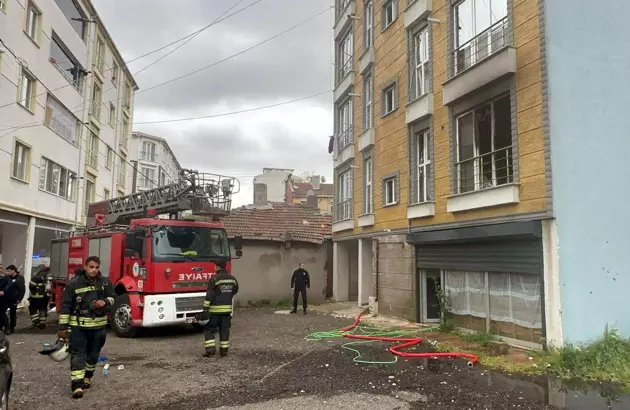 Tekirdağ'ın Çorlu ilçesinde bir evde çıkan yangında Cihangir Taşdelen (3)