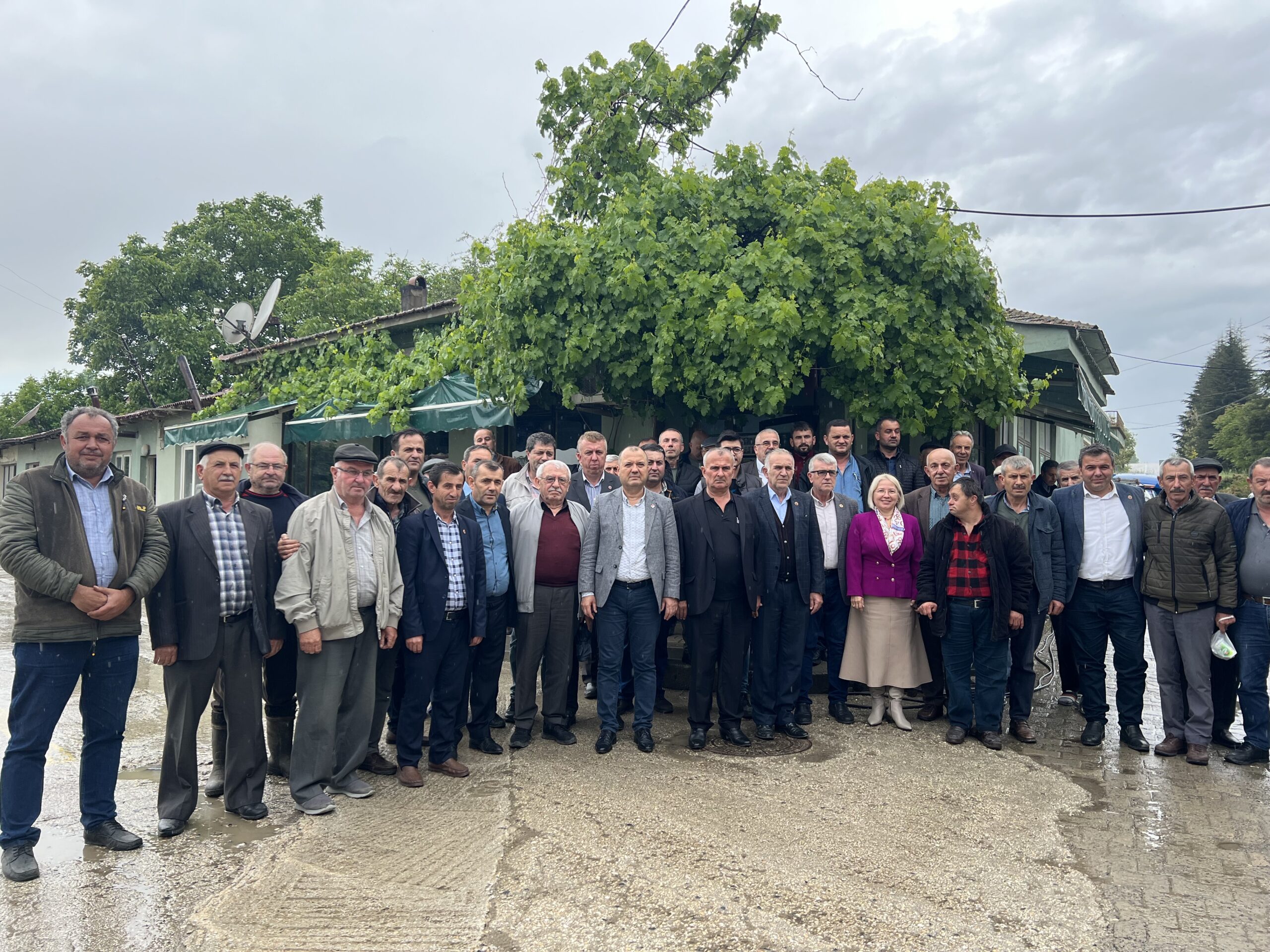 Tekirdağ’ın Süleymanpaşa ilçesi İnecik Mahallesi’nde bulunan taşımalı sistemle öğrencilerin geldiği