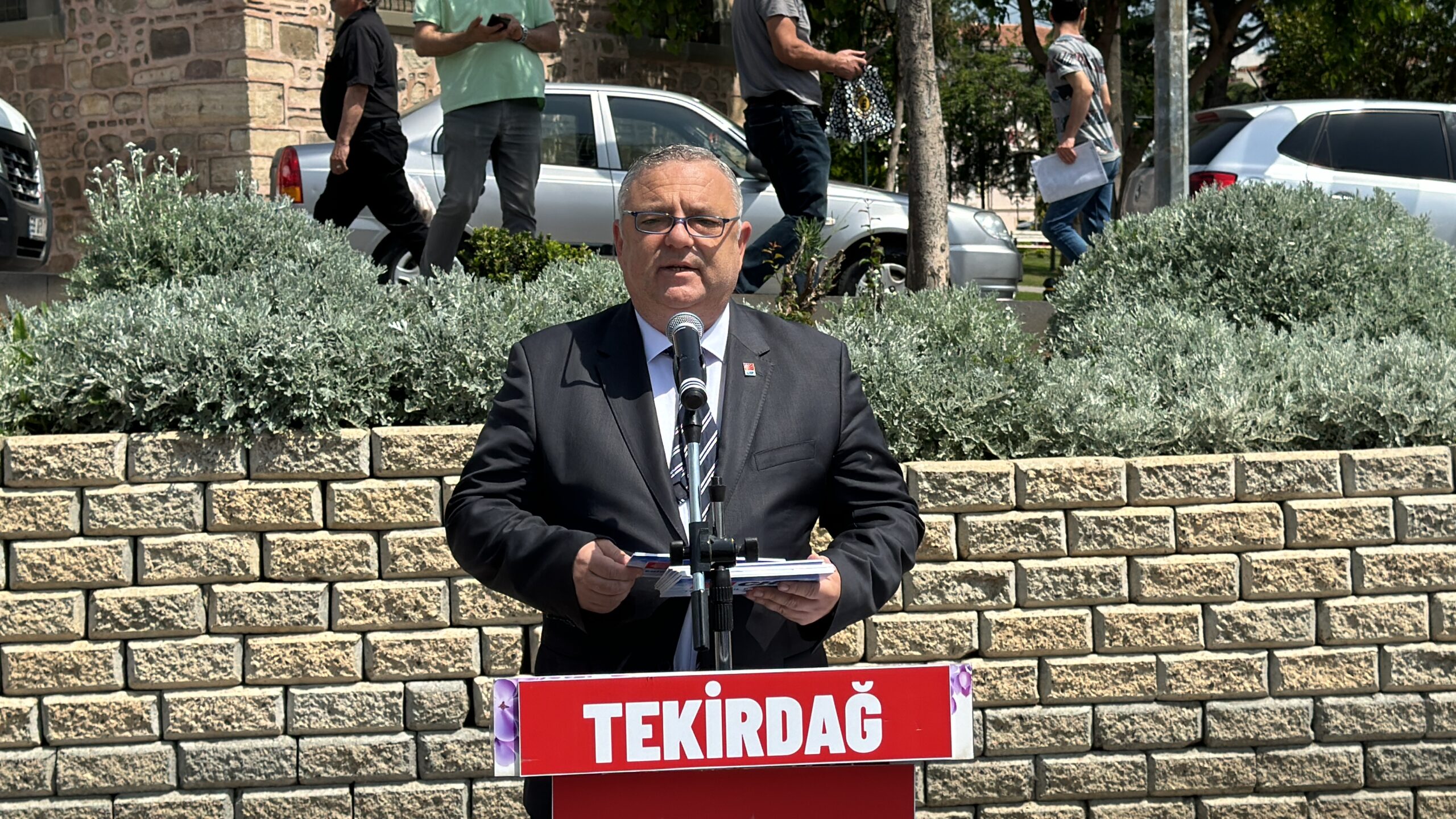 CHP Tekirdağ’da Emekliler İçin Meydana Çıktılar (Video Haber) Cumhuriyet Halk Partisi Tekirdağ İl Başkanlığı, Emekliler’in ekonomik durumları nedeniyle