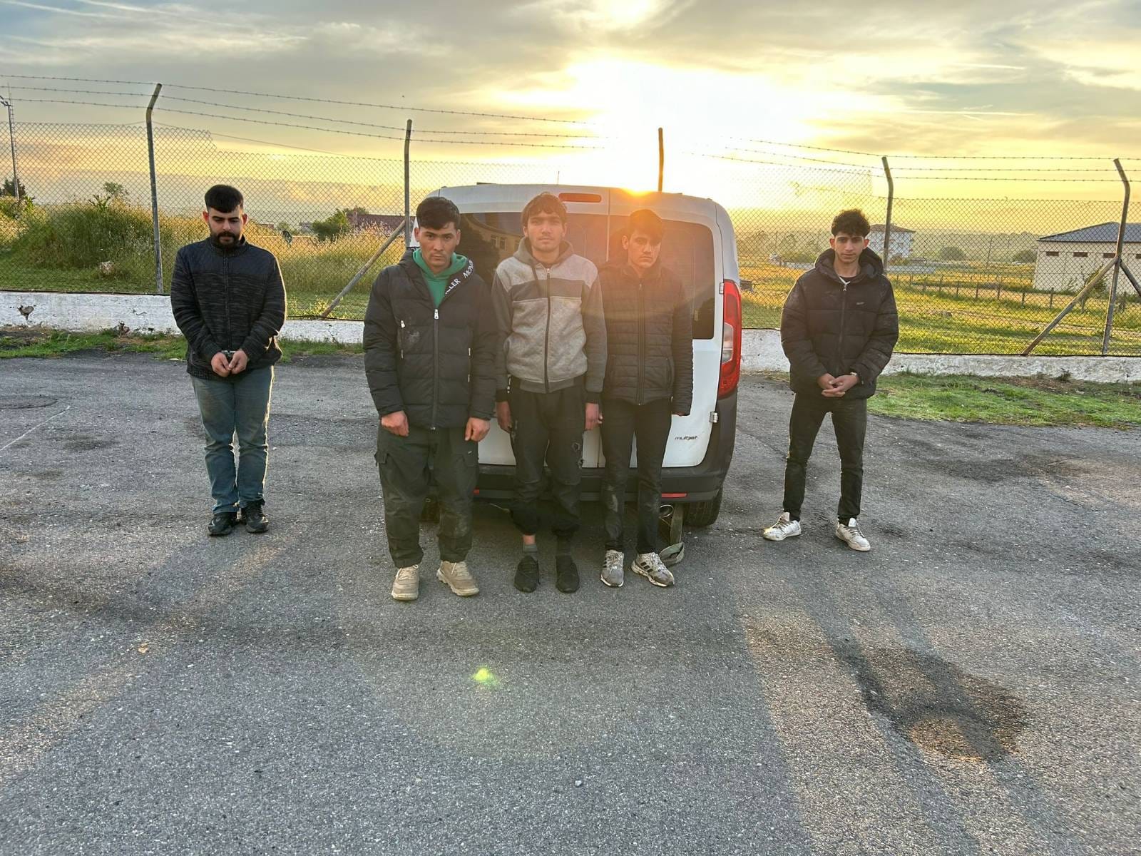 Tekirdağ'ın Saray ilçesinde yaşanan kovalamaca sonucu durdurulan araçta 3 düzensiz