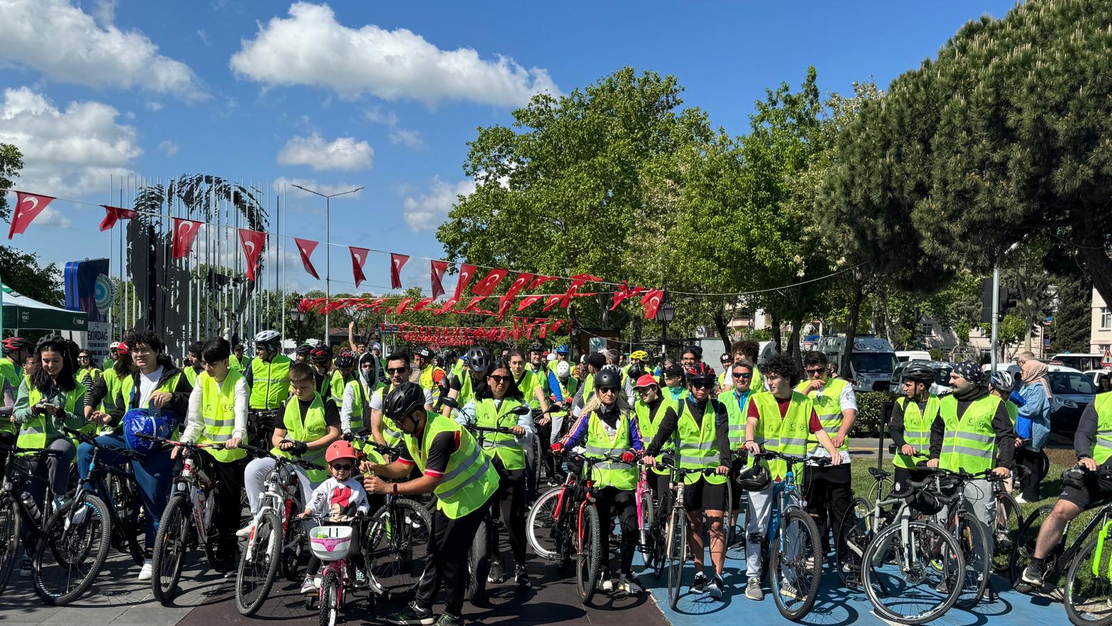 Tekirdağ'da onlarca bisiklet sever, bağımlılıklar çerçevesinde 11. Yeşilay Bisiklet Turu'nda