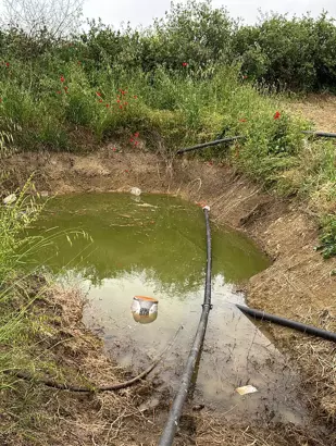 Tekirdağ'ın Malkara ilçesinde arkadaşlarıyla oynarken komşularının bahçesinde açılan su dolu