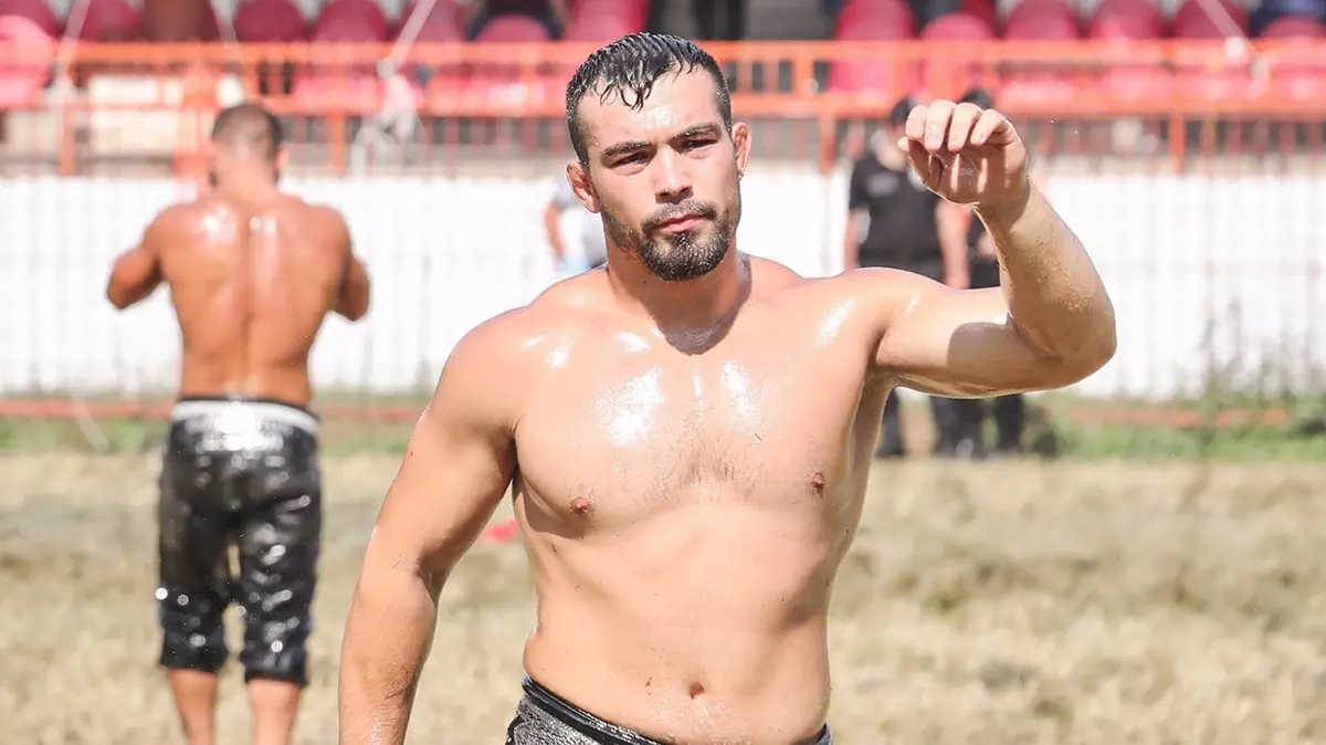 Edirne'de 663'üncüsü düzenlenen Kırkpınar Yağlı Güreşleri'nde başpehlivanlığı, Mustafa Taş'ı yenen