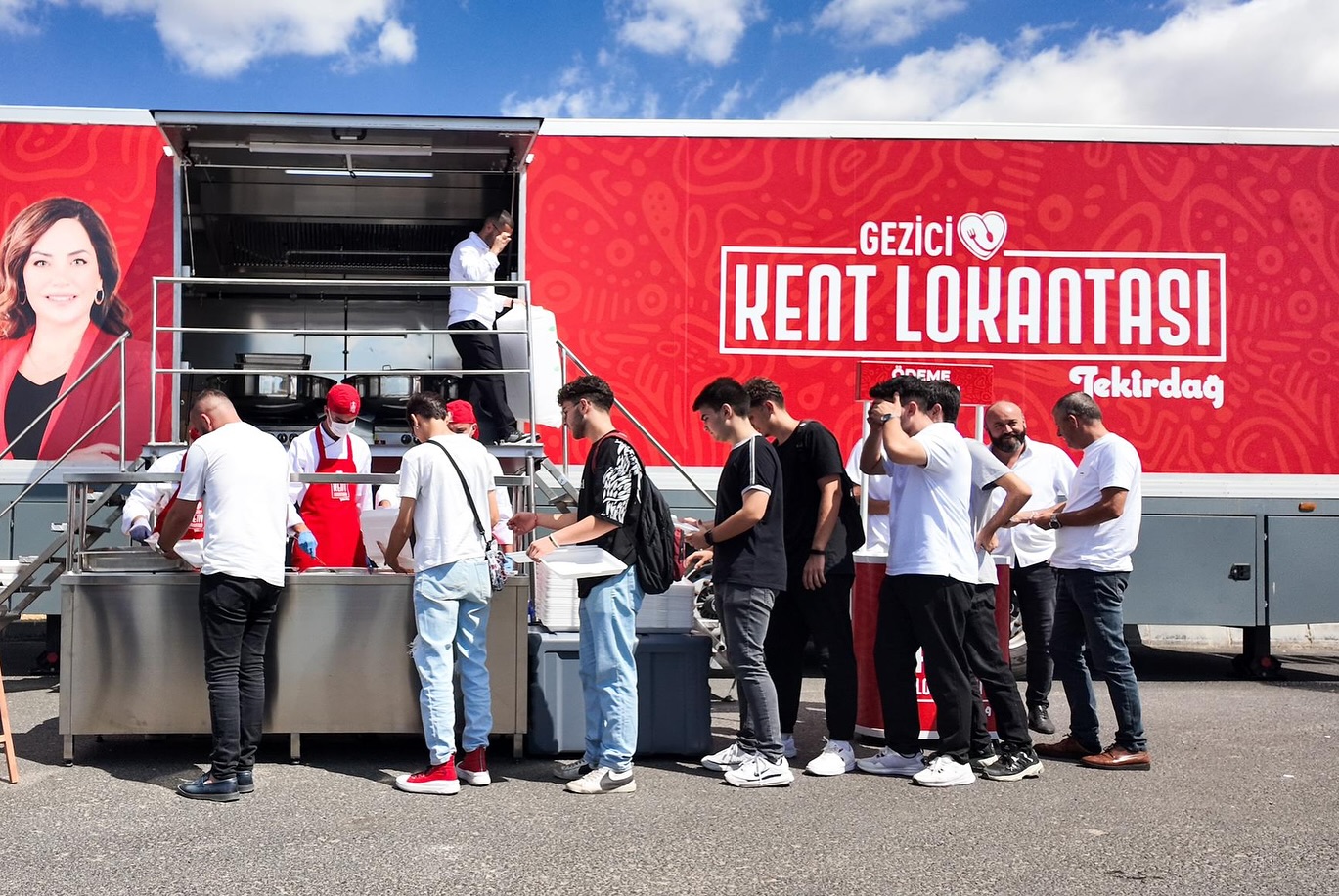 Büyükşehir Belediyesi İlk Kent Lokantasını Açtı Tekirdağ Büyükşehir Belediyesi tarafından hayata geçirilen ve sosyal belediyecilik alanında Tekirdağ’da bir