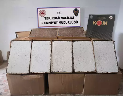 Tekirdağ'ın Çerkezköy ilçesinde polisin bir araçta yaptığı aramada 450 bin