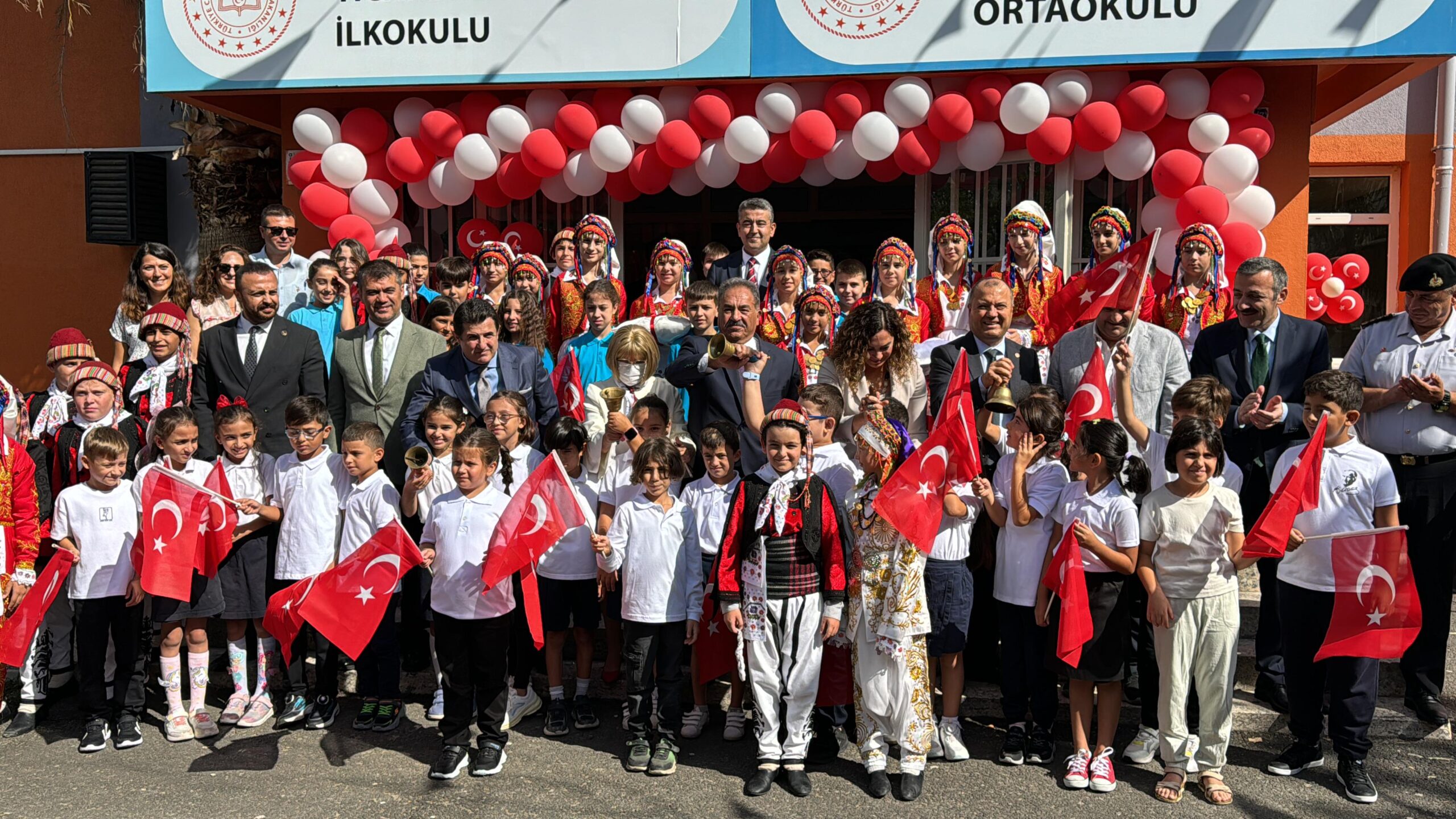 Tekirdağ’da Eğitim-Öğretim Yılı Açıldı 2024-2025 Eğitim-Öğretim Yılı’nda Tekirdağ il genelindeki 451'i resmi 182'si özel