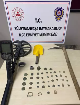 Tekirdağ'da polisin bir araçta yaptığı aramada tarihi eser niteliğindeki obje