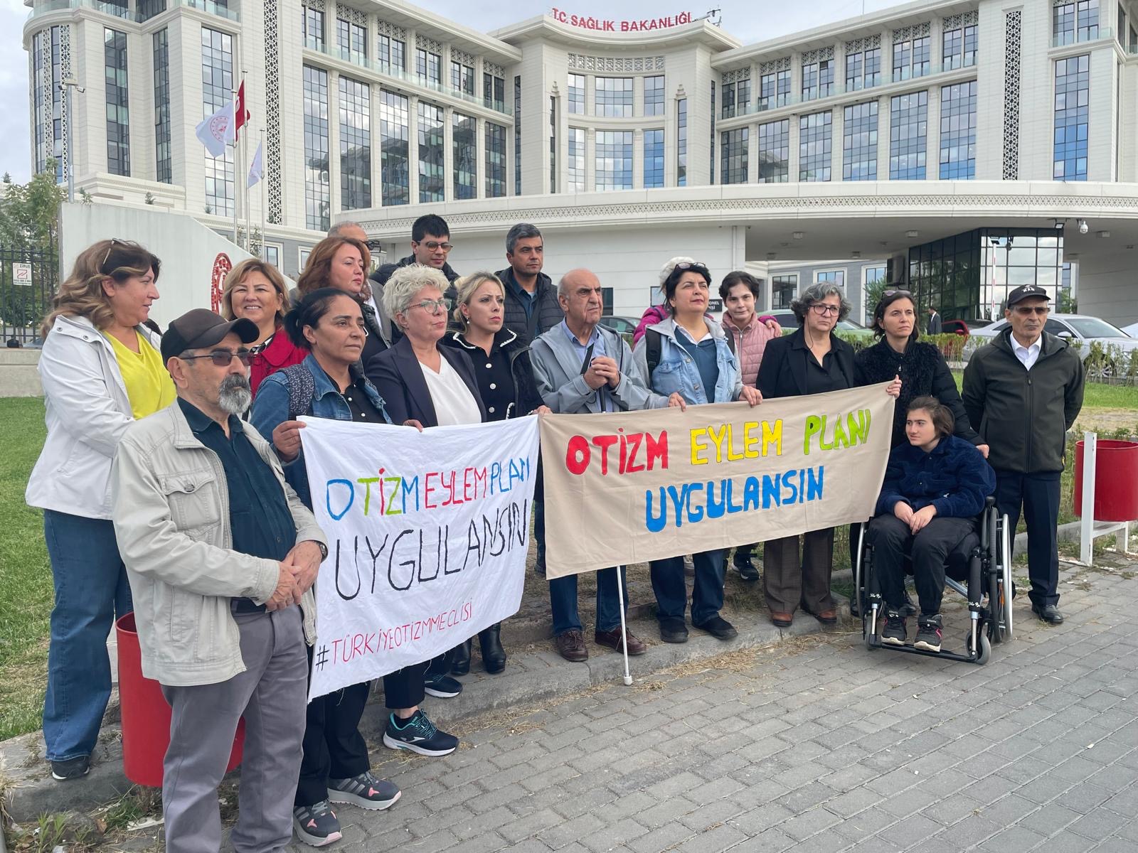 Türkiye Otizm Meclisi üyeleri, 2 Ekim’de Sağlık Bakanlığı önünde basın