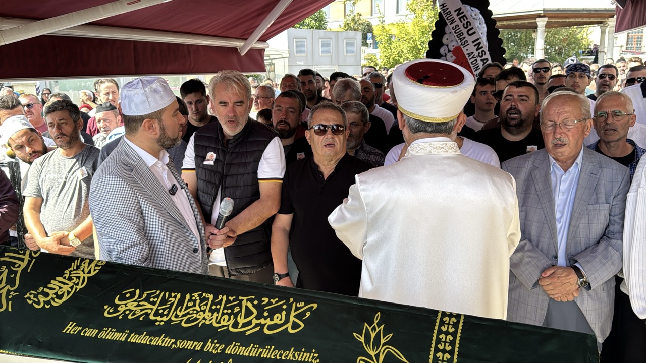 Tekirdağ’ın Süleymanpaşa ilçesinde çay ocağında oturduğu sırada platonik aşık Eren