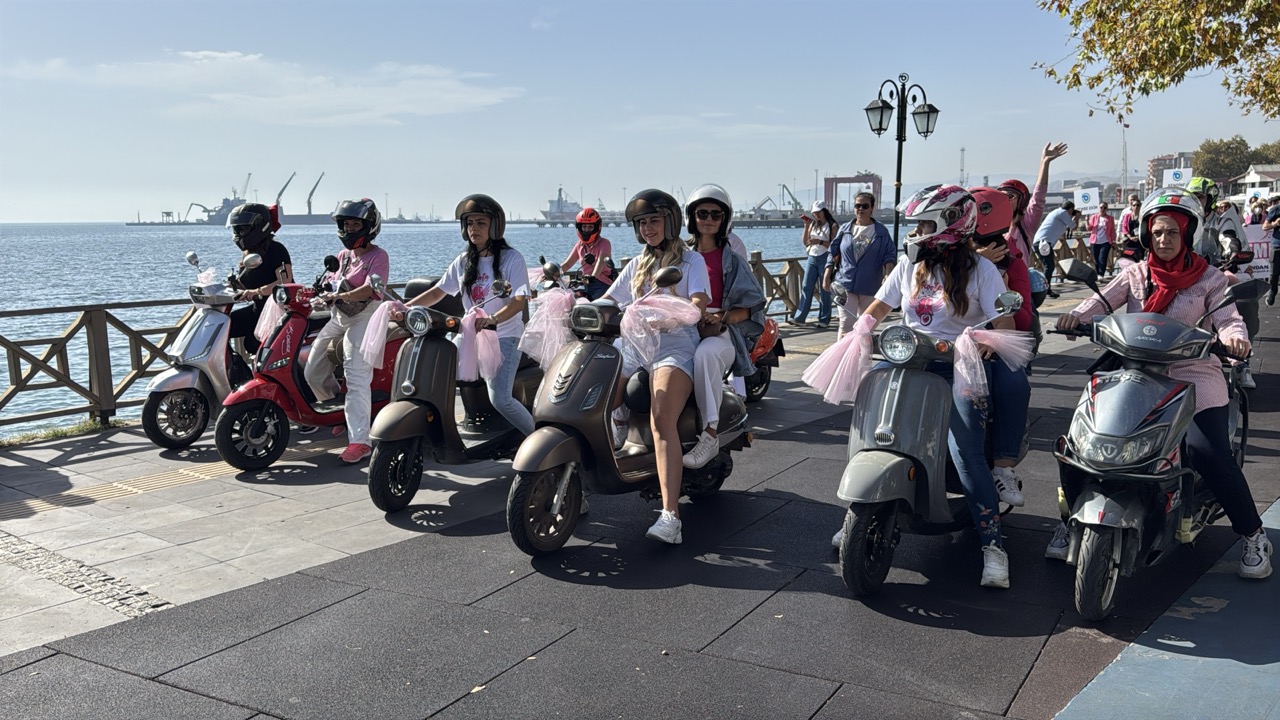 Tekirdağ’ın Süleymanpaşa ilçesinde Meme Kanseri Farkındalık ayı etkinlikleri nedeniyle ‘’Pembe