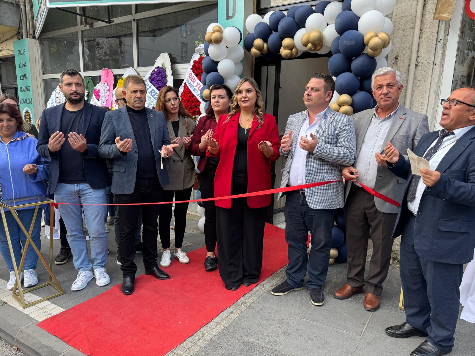 Tekirdağ’ın Süleymanpaşa ilçesinde Mali Müşavir Yasemin Çakmak, yeni ofisini Muratlı