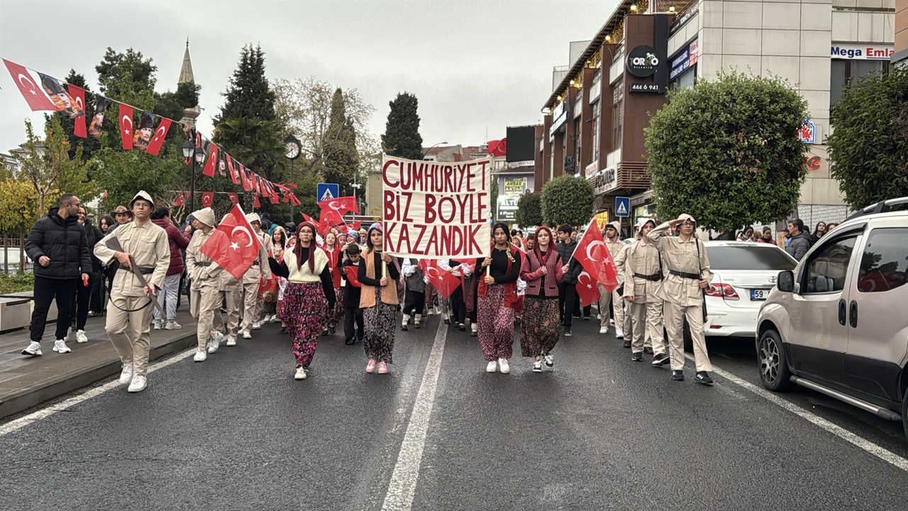 Tekirdağ'ın düşman işgalinden kurtuluşunun 102'nci yılı dolayısıyla Süleymanpaşa Belediyesi tarafından,