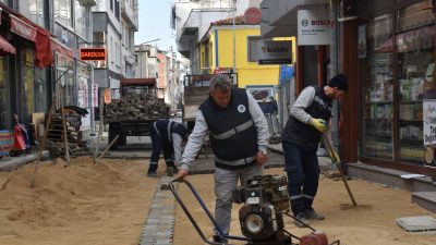 Şarköy Belediyesi kilit parke taş bakım onarım çalışmalarını aralıksız sürdürüyor.