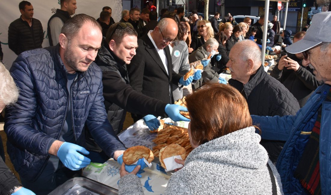Süleymanpaşa Belediyesi, Miraç Kandili dolayısıyla düzenlediği etkinlikle Köprübaşı Mevkii'nde vatandaşlara