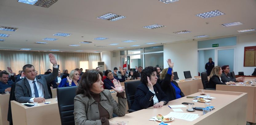 Belediye Bütçesinden Okullara 2 Milyon TL´lik Destek Çorlu Belediyesi, 2025 yılı için eğitime verdiği önceliği bir kez