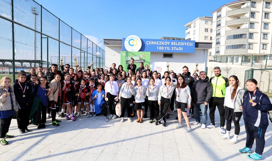 Çerkezköy’de Somestir Futbol Turnuvası Başladı Çerkezköy Belediyesi Gençlik ve Spor Hizmetleri Müdürlüğü tarafından düzenlenen Somestr