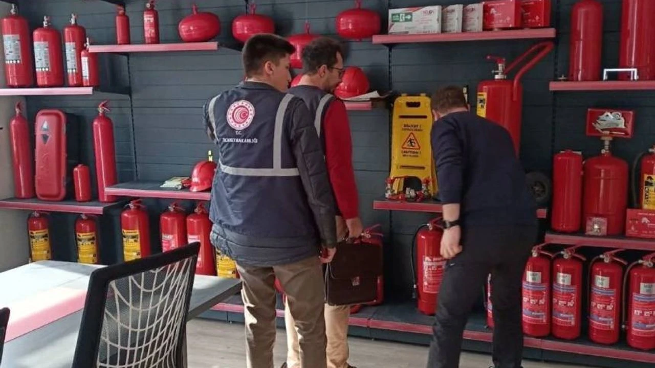 Ticaret Bakanlığı, Türkiye genelinde gerçekleştirdiği yangın malzemesi denetimlerinde 395 işletmeyi