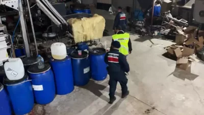 Tekirdağ’ın Kapaklı ilçesinde jandarmanın düzenlediği baskında sahte deterjan imalathanesi ortaya